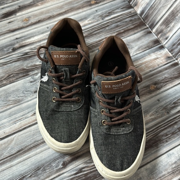 US Polo Association Helm Shoes - Picture 2 of 6